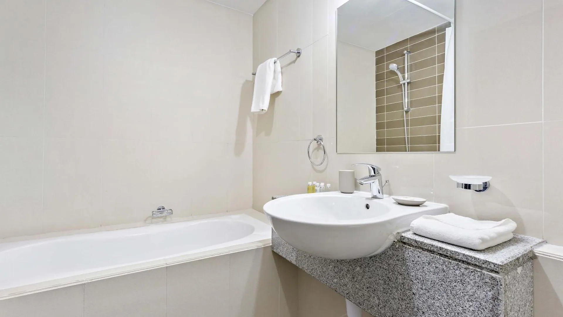 Silkhaus New 1 Bdr Al Fay Park Nearby Daire Abu Dabi